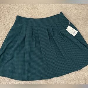 Chic Green Skater Skirt with Pockets